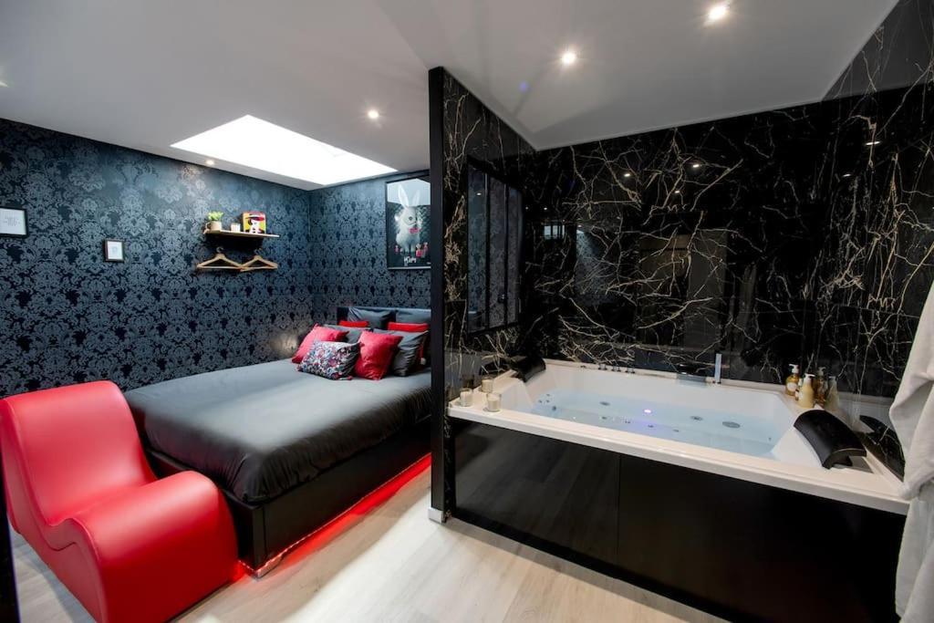* Love Room Jacuzzi * Aubie-et-Espessas 外观 照片