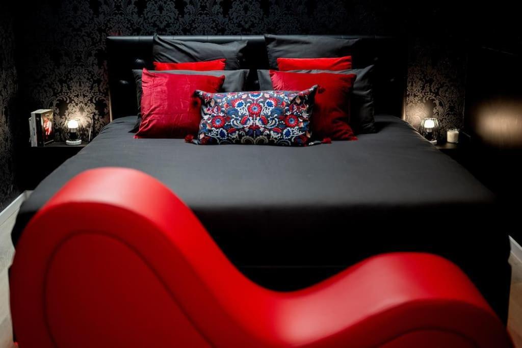 * Love Room Jacuzzi * Aubie-et-Espessas 外观 照片